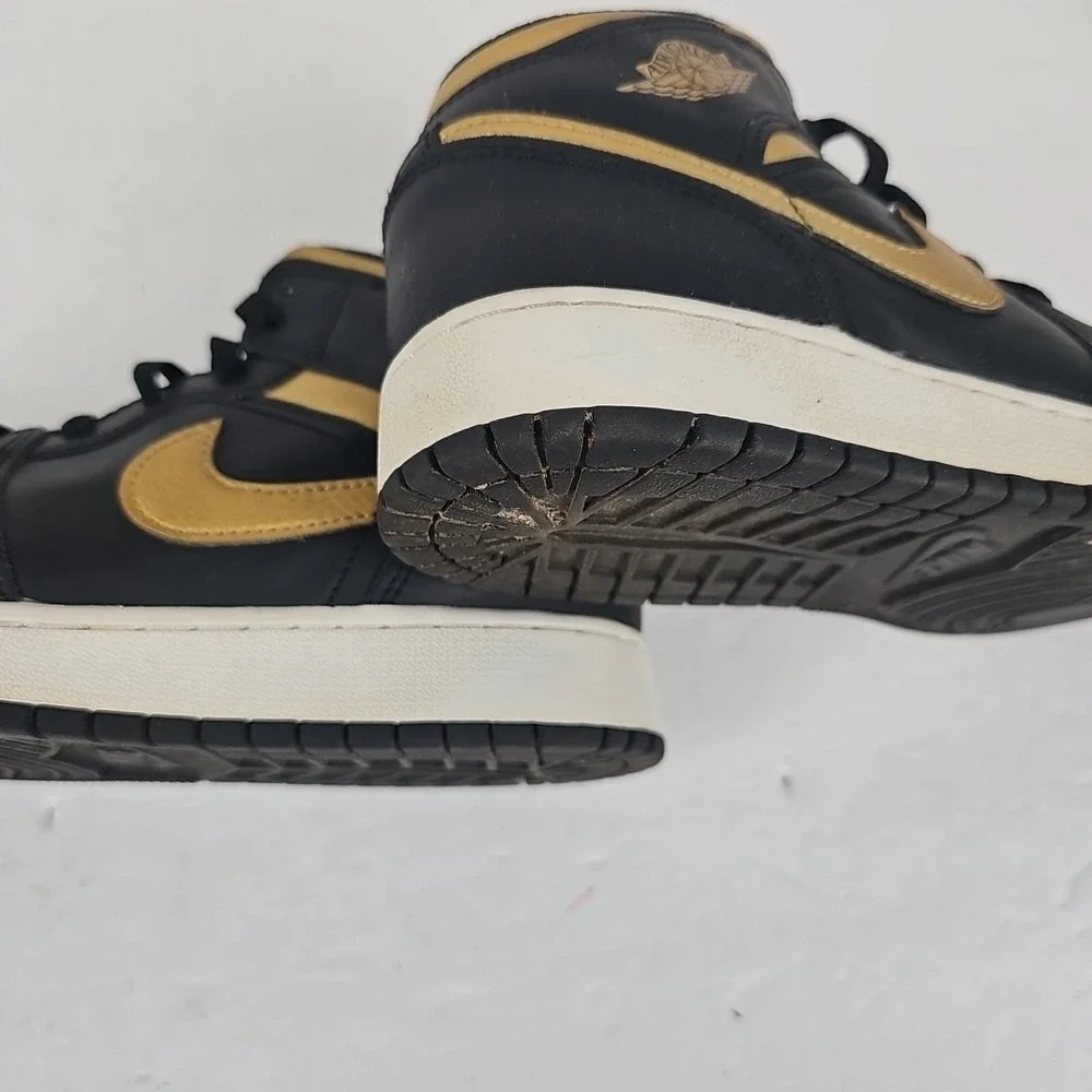 Nike Air Jordan 1 Mid Black Metallic Gold‎ White Youth 6.5Y DQ8423-071